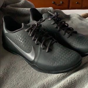 Men’s Nike Air Behold Low Basketball Shoes